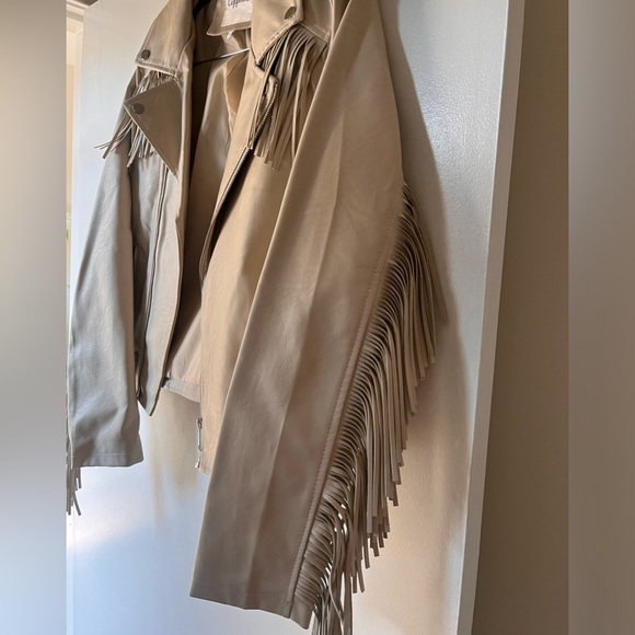 Nasty Gal. Faux leather off white/beige moto jacket with fringe. NWT. - Picture 3 of 8